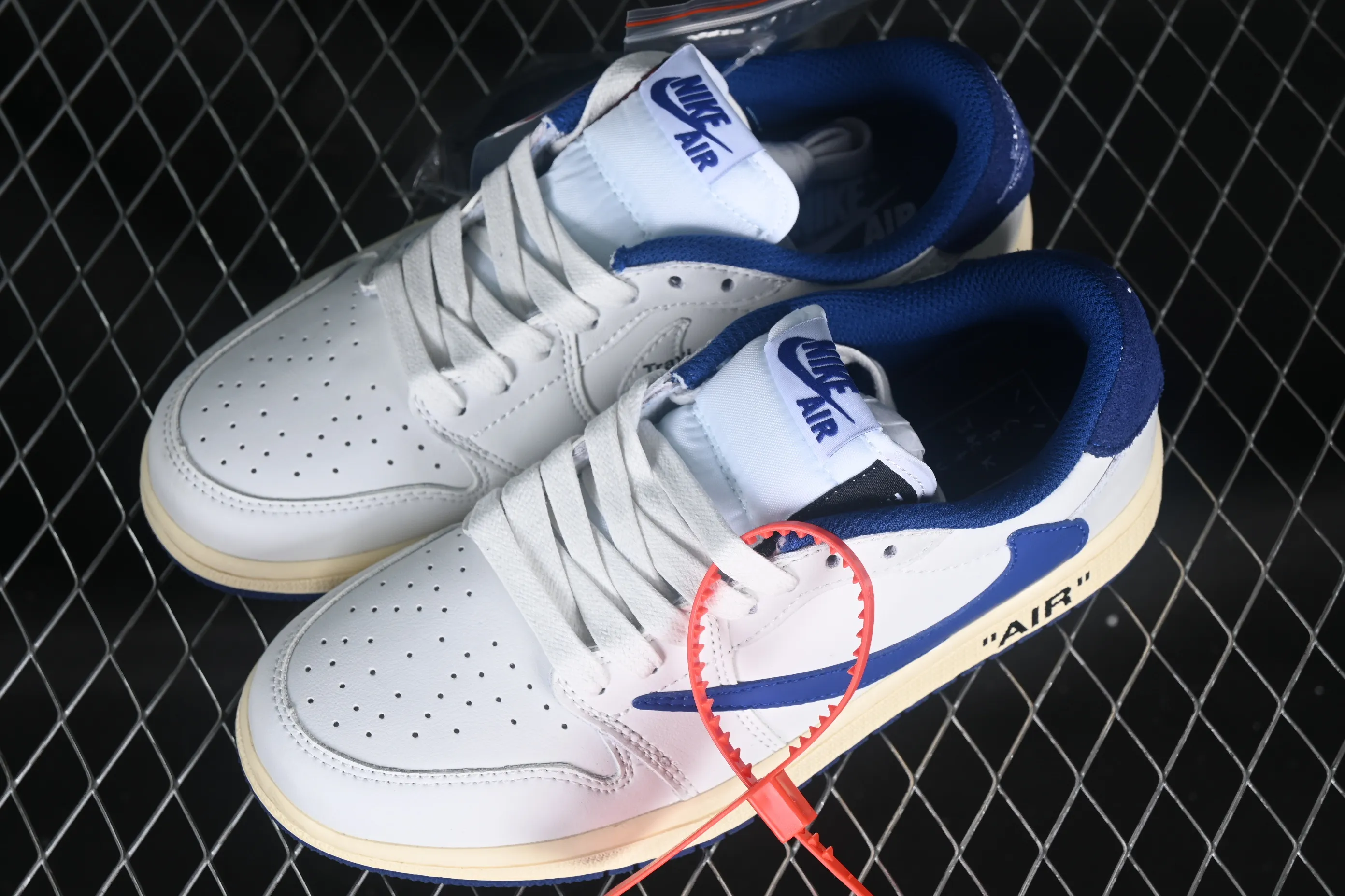 All categories Air Jordan Jordan series basketball shoes Air Jordan 1 Low Travis Scott x Air Jordan 1 Low OG AJ1 Joe 1 undercut low top DH7890-111